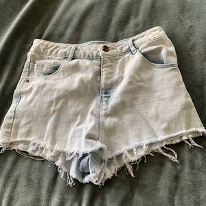 Cut off shorts